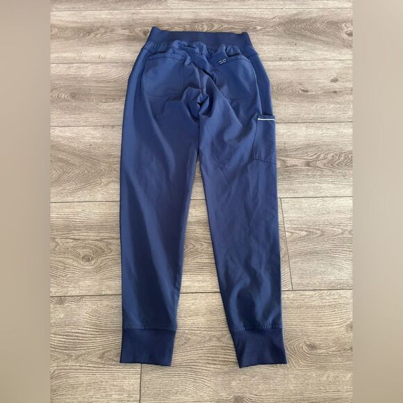 Infinity woman’s tapered jogger cargo scrub pants - Picture 2 of 4